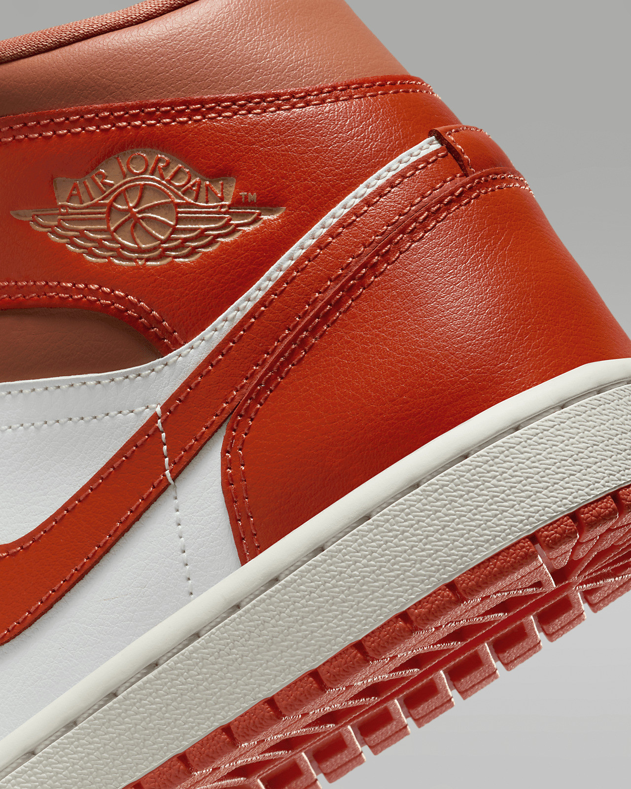 Кросівки жіночі Air Jordan 1 Mid Orange/White BQ6472-108