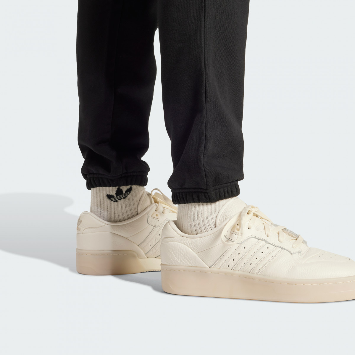 Штани Adidas ESS PANTS FT JD2422