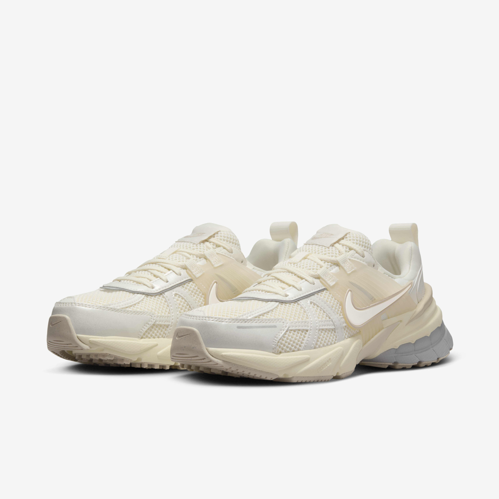 Кросівки Nike V2k HQ1512–110