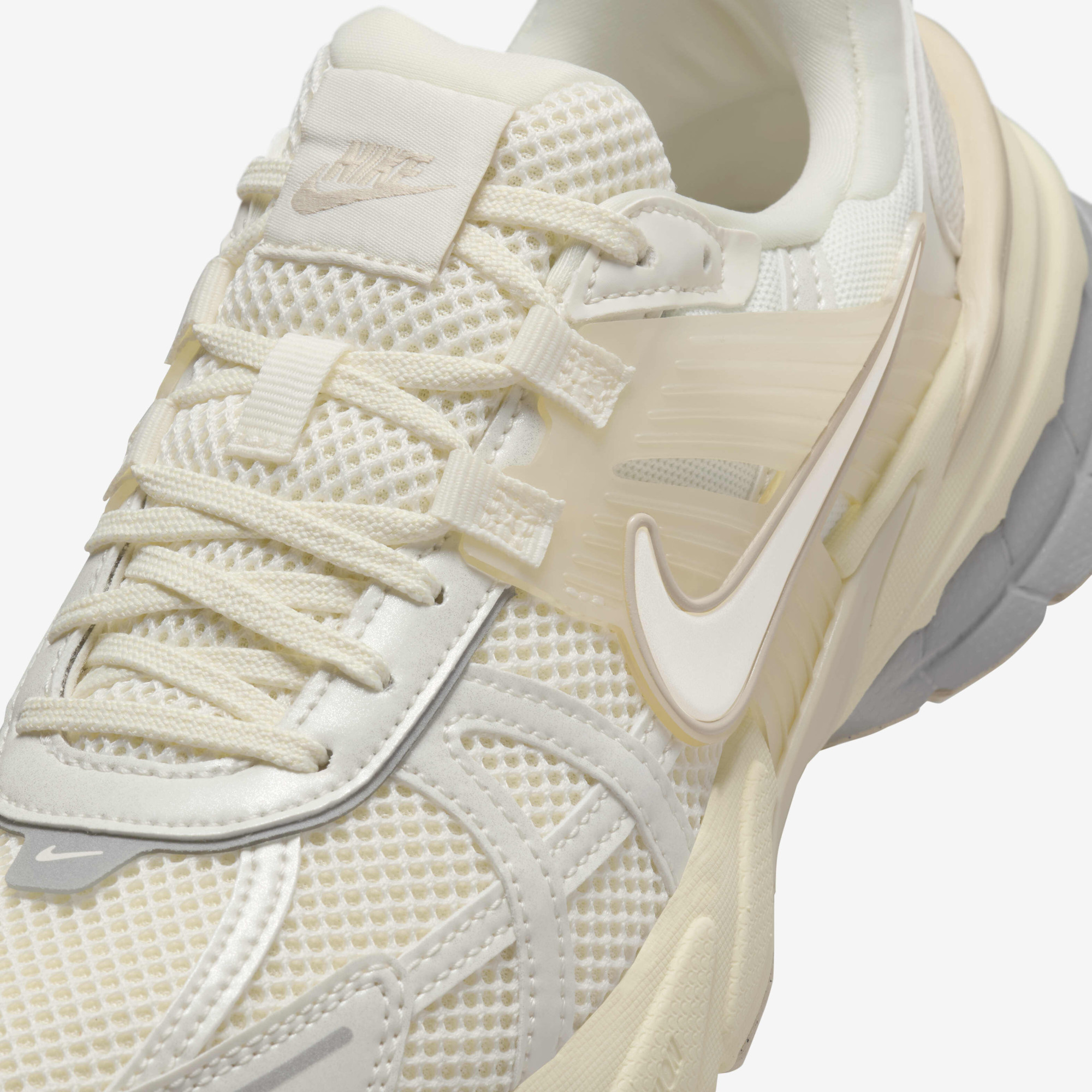 Кросівки Nike V2k HQ1512–110