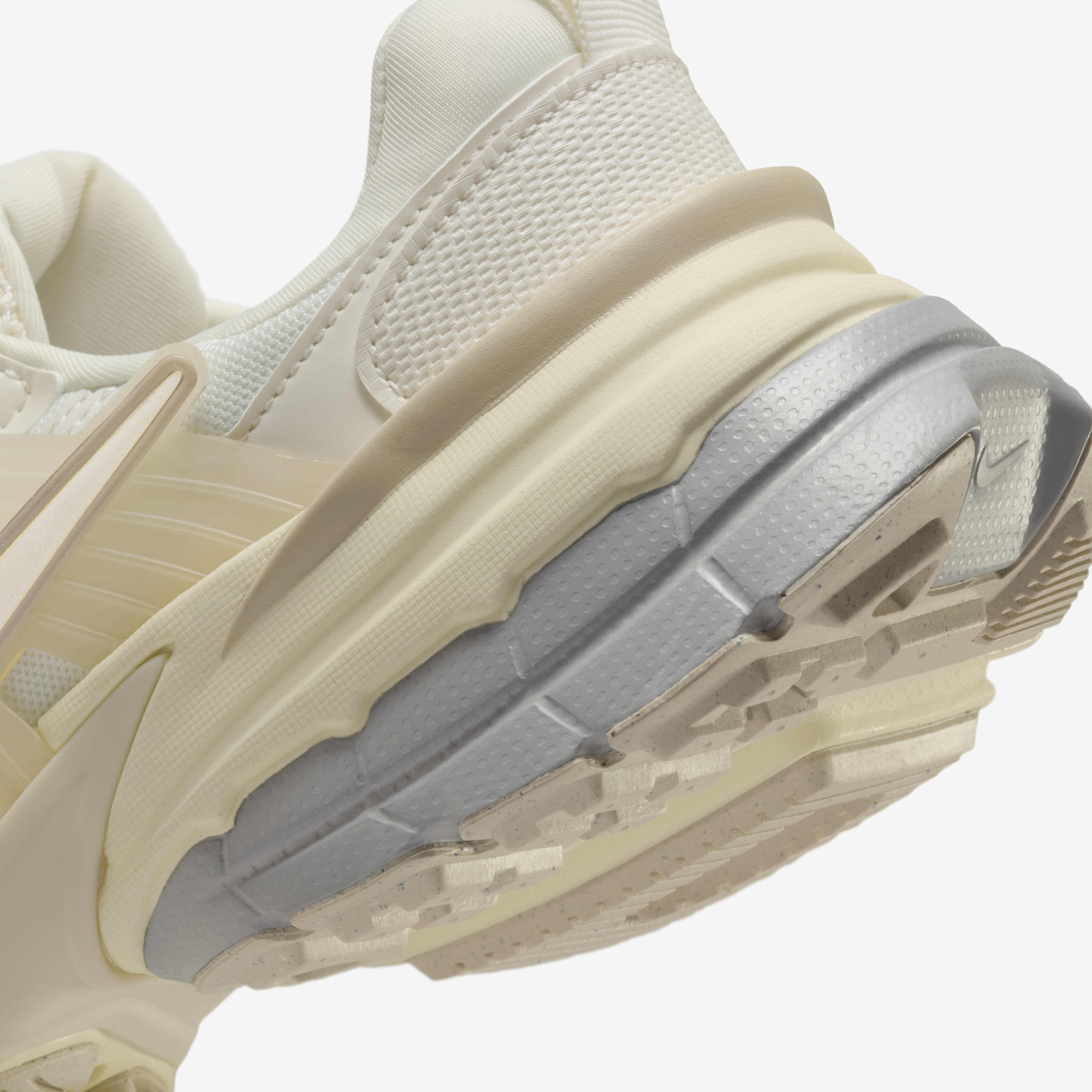 Кросівки Nike V2k HQ1512–110
