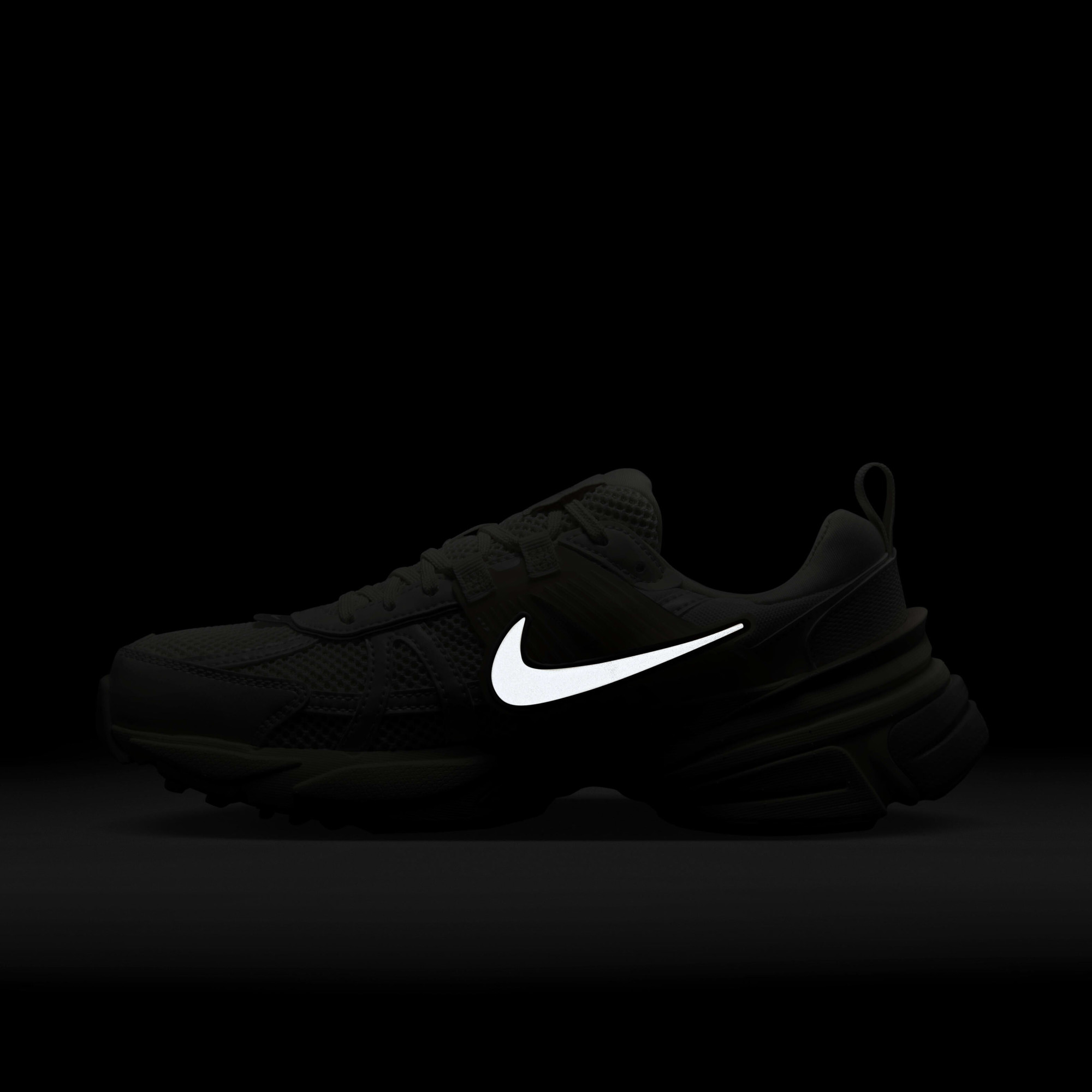 Кросівки Nike V2k HQ1512–110